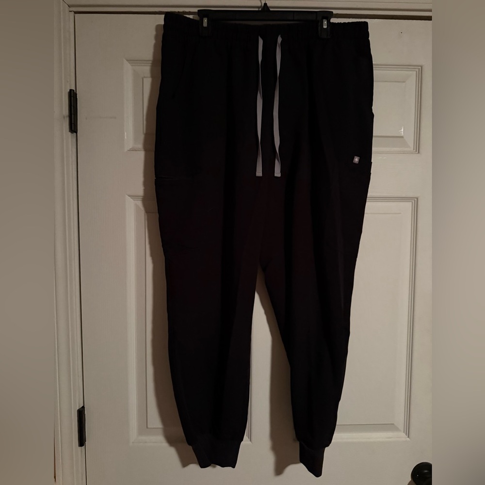 FIGS black jogger scrub pants